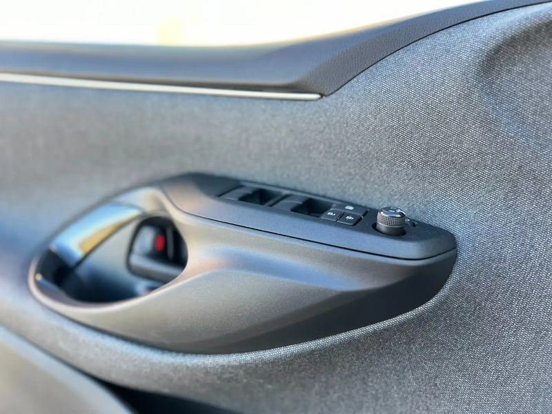 Toyota Yaris • 2021 • 8,400 km 7