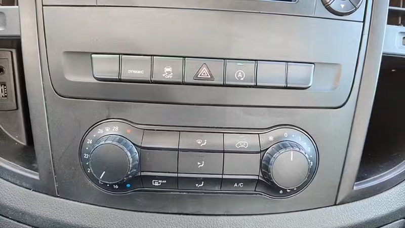 Mercedes-Benz 115 • 2019 • 120,138 km 6