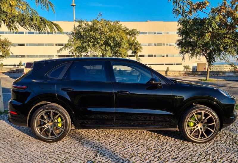 Porsche Cayenne • 2020 • 24,000 km 10