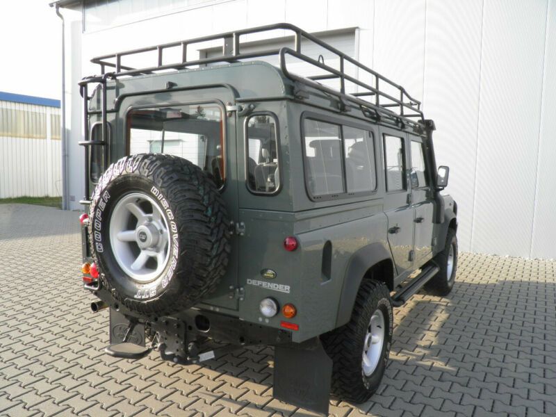 Land Rover Defender • 2010 • 93,000 km 5