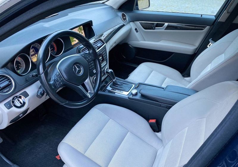 Mercedes-Benz C • 2011 • 250,000 km 4