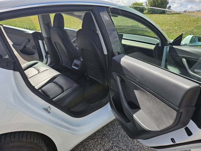 Tesla Model 3 • 2020 • 192,000 km 1