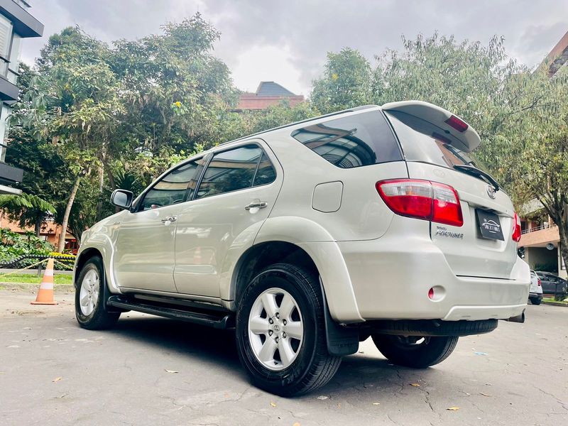 Toyota Fortuner • 2010 • 148,800 km 7