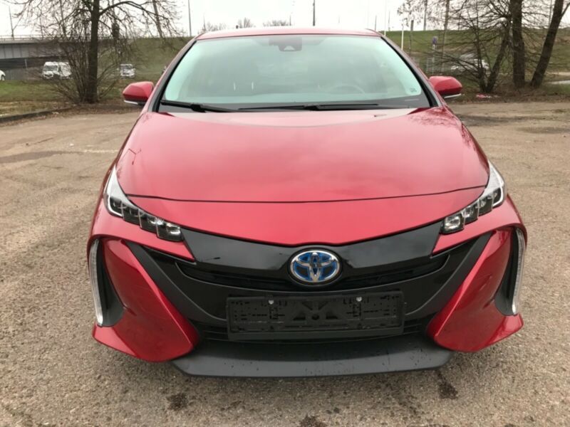 Toyota Prius • 2017 • 112,000 km 8