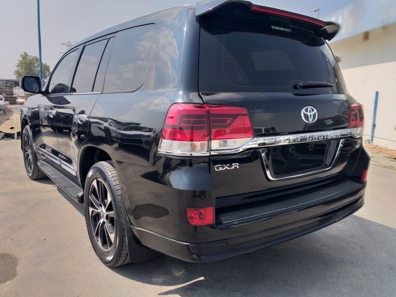 Toyota Land Cruiser • 2016 • 45 km 1