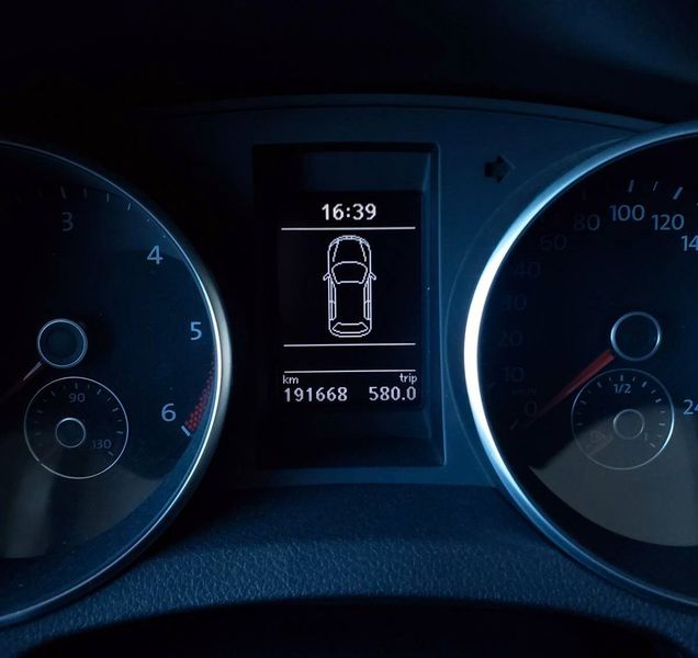 Volkswagen Golf • 2010 • 199,999 km 7