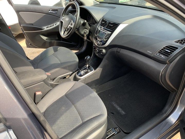 Hyundai Accent • 2016 • 2 km 3