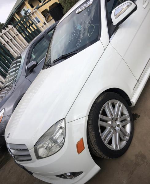 Mercedes-Benz 200 - 300 • 2009 • 160,000 km 2