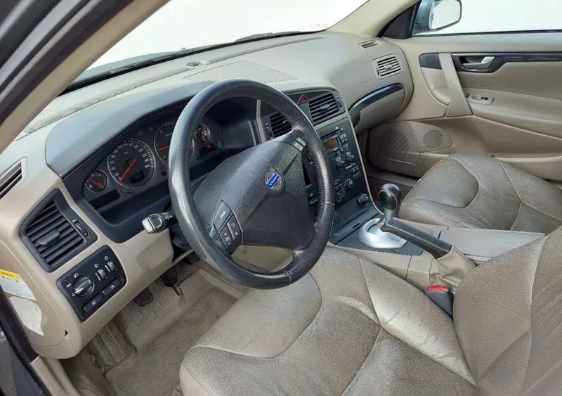 Volvo S60 • 2004 • 320,000 km 1