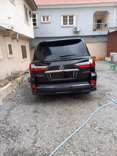 Lexus LX • 2023 • 82,000 km 9