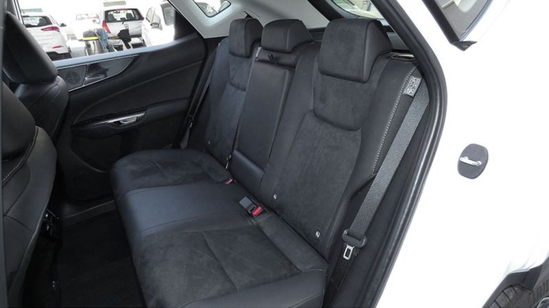 Lexus NX • 2022 • 4,055 km 10