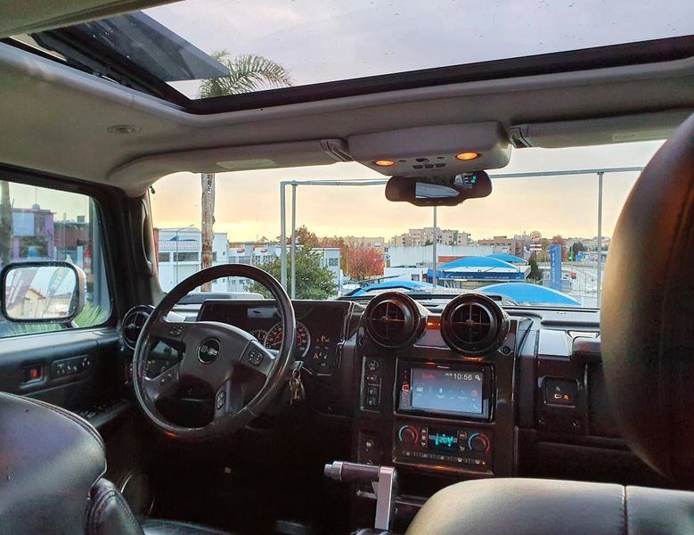 Hummer H2 • 2005 • 90,000 km 5