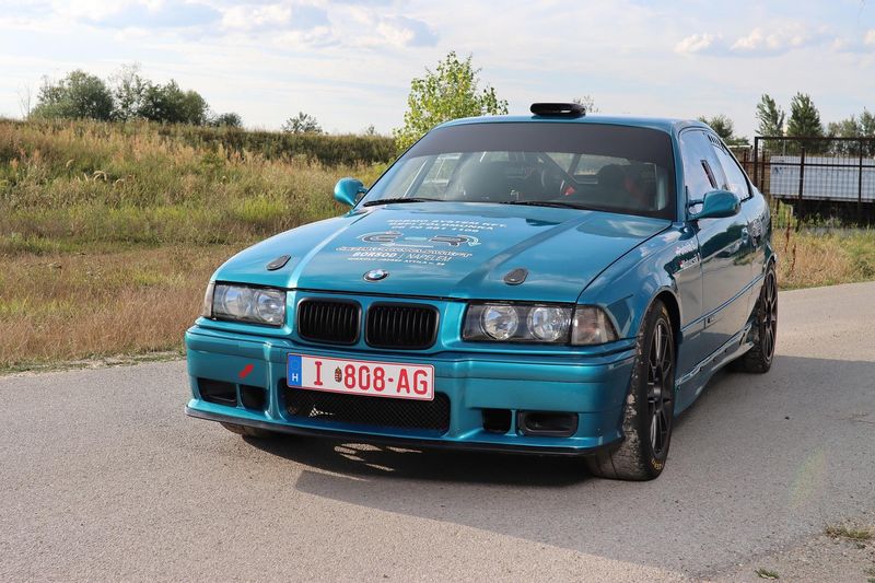 BMW M3 • 1995 • 1 km 2