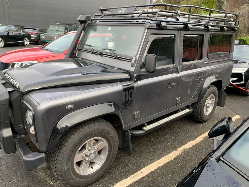 Land Rover Defender • 2016 • 17,000 km 12