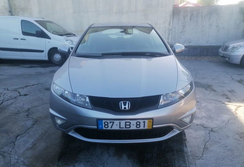 Honda Civic • 2010 • 198,000 km 1