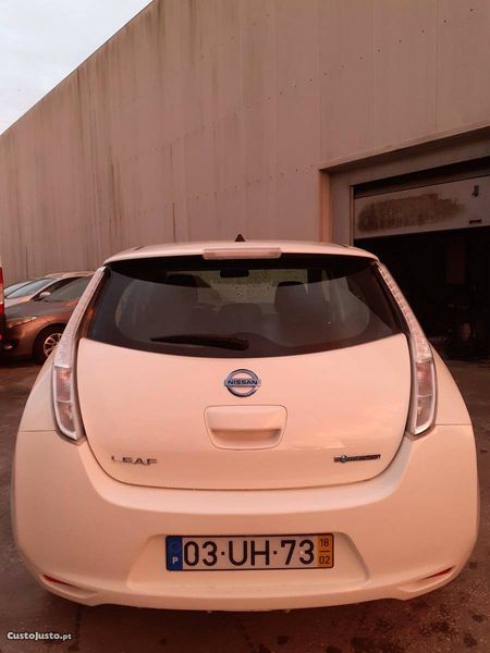 Nissan Leaf • 2018 • 130,000 km 2