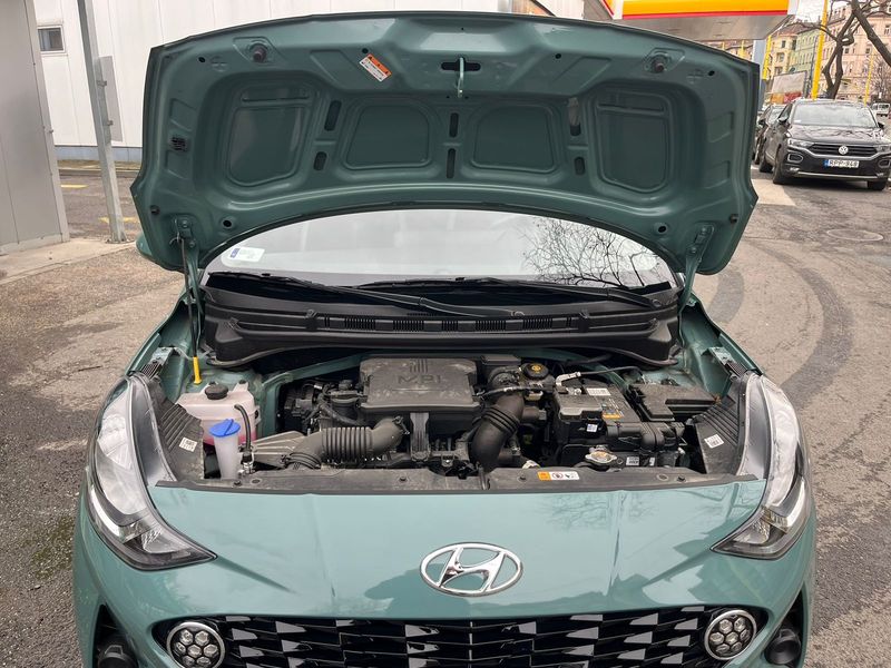 Hyundai i10 • 2023 • 9,600 km 2