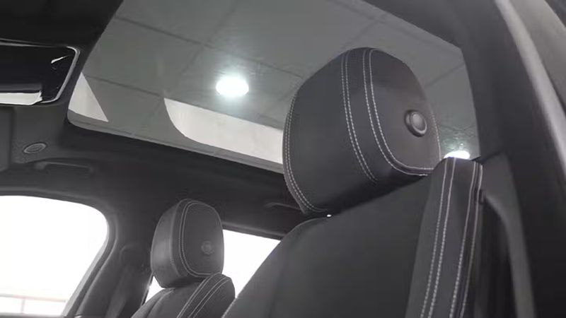 Land Rover Range Rover Velar • 2021 • 91,000 km 6