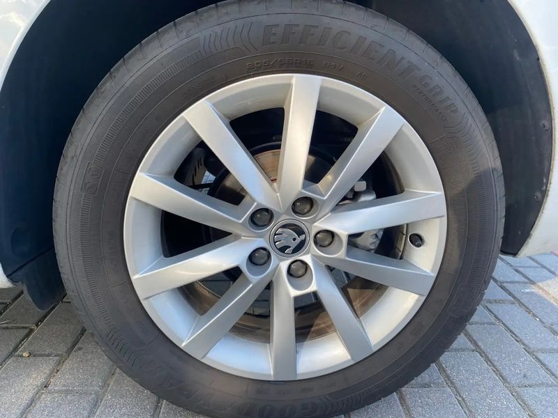 Škoda Octavia Combi • 2021 • 38,000 km 3