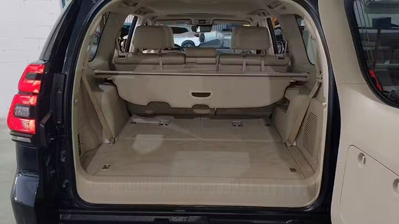 Toyota Land Cruiser • 2018 • 73,085 km 10