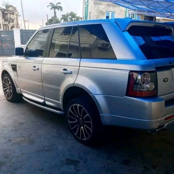 Land Rover Range Rover • 2016 • 50,000 km 2