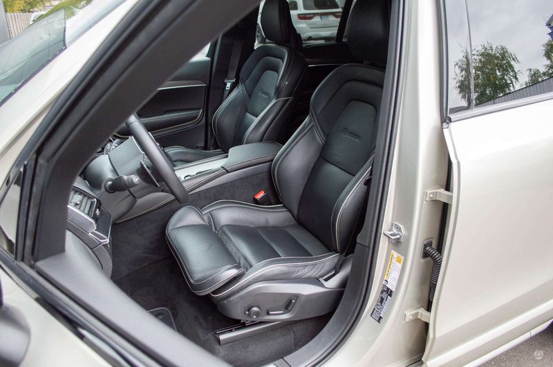 Volvo XC90 • 2016 • 177,000 km 4