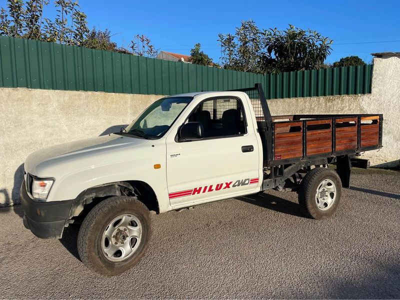 Toyota Hilux • 1998 • 350,000 km 3