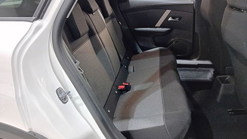 Citroën C4 • 2023 • 11,879 km 9