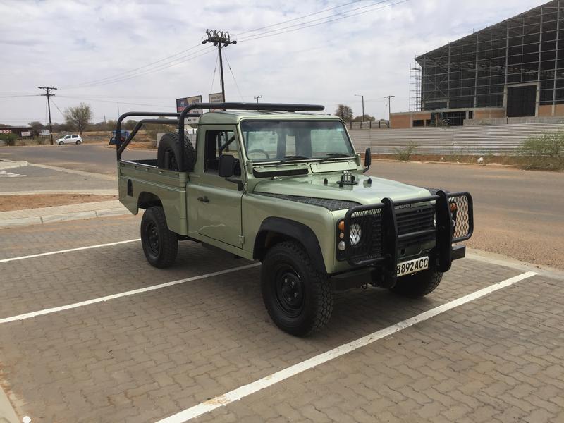Land Rover Defender • 1986 • 142,000 km 3
