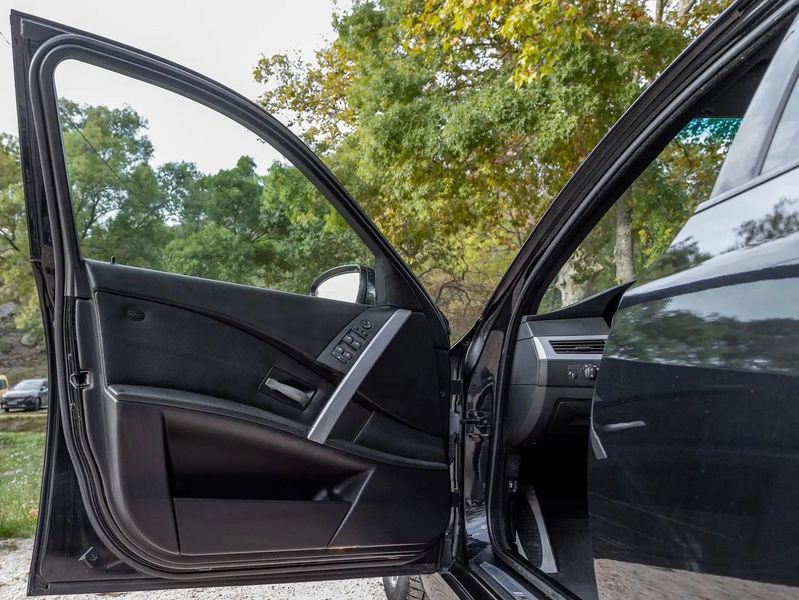 BMW 5 Series • 2007 • 137,700 km 7