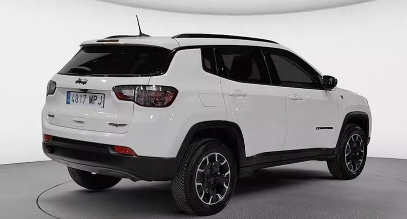 Jeep Compass • 2024 • 34,000 km 4