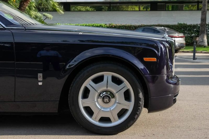 Rolls-Royce Phantom • 2011 • 75,000 km 16