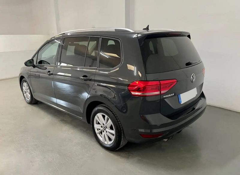 Volkswagen Touran • 2021 • 82,000 km 4