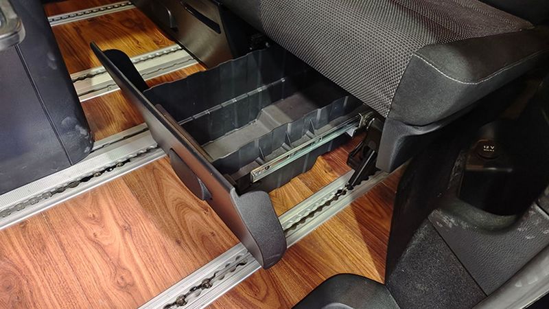 Mercedes-Benz 210 Van • 2018 • 99,731 km 8