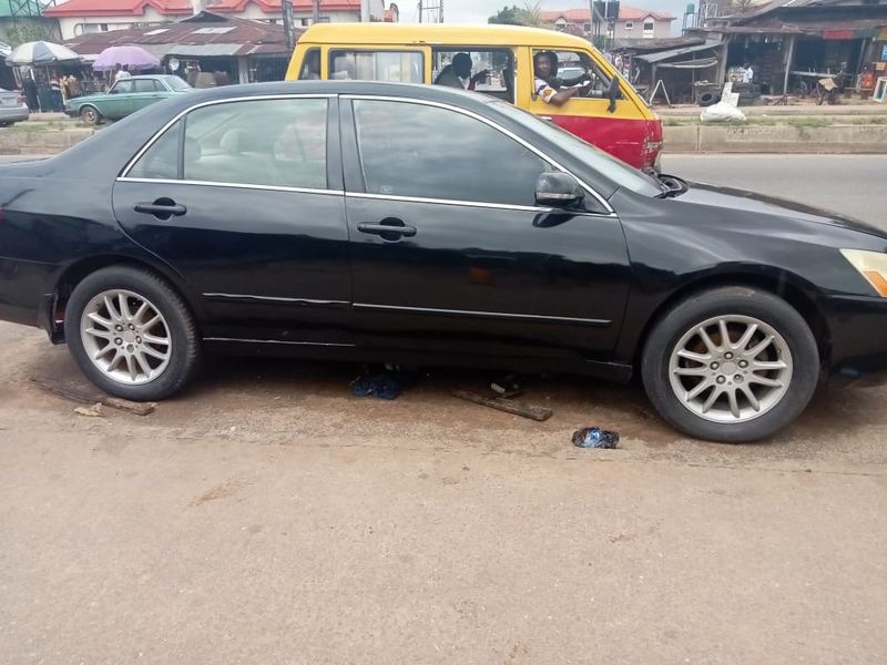 Honda Accord • 2004 • 250,000 km 3