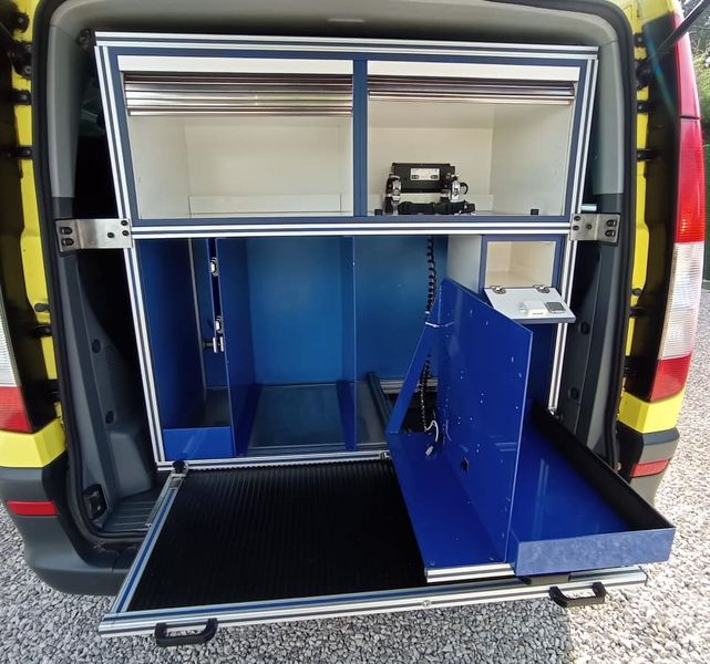 Mercedes-Benz 210 Van • 2009 • 190,000 km 5