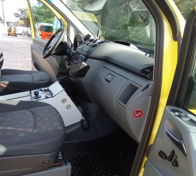 Mercedes-Benz 210 Van • 2009 • 190,000 km 3