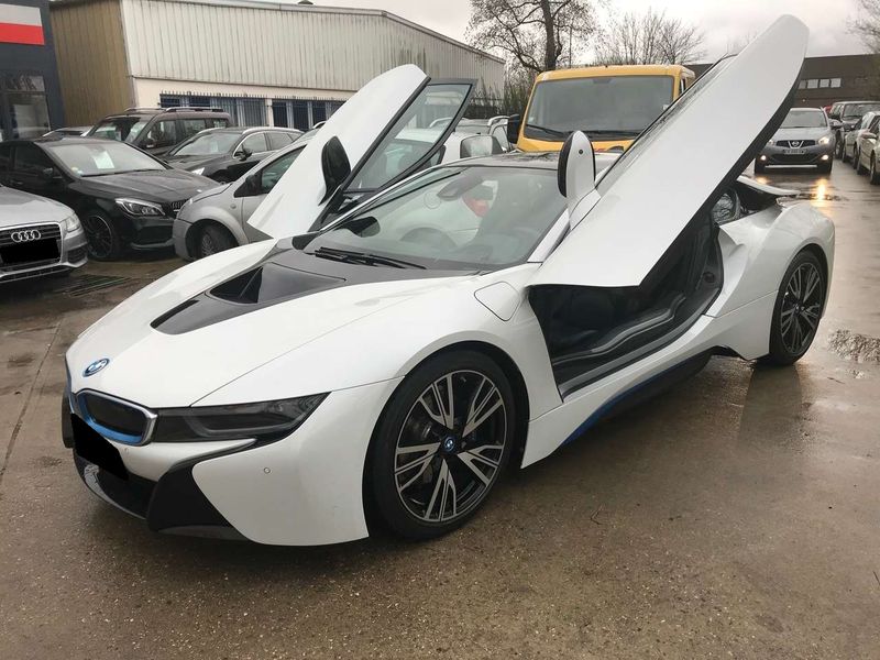 BMW i8 • 2014 • 82,900 km 6