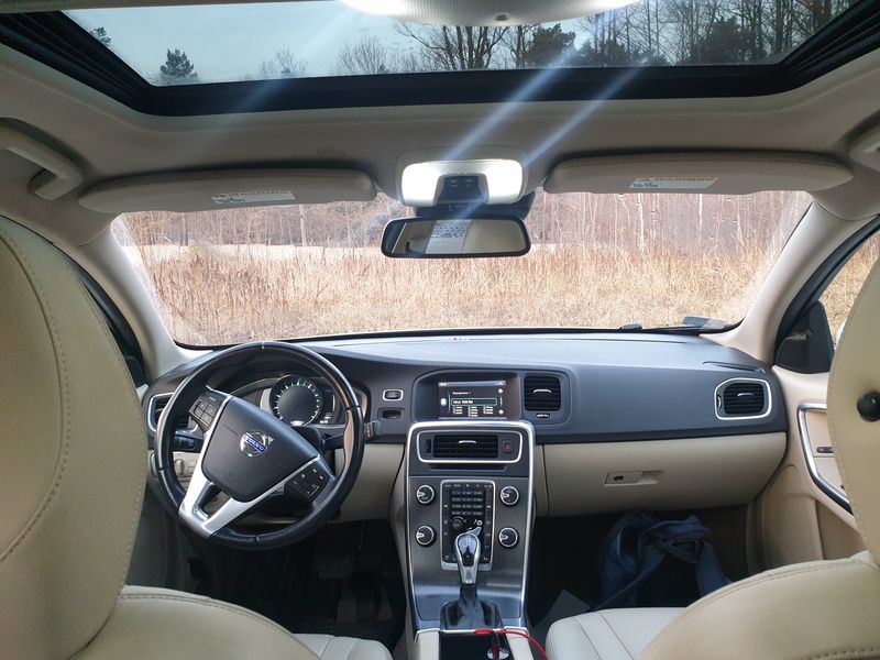 Volvo S60 • 2015 • 148,000 km 2