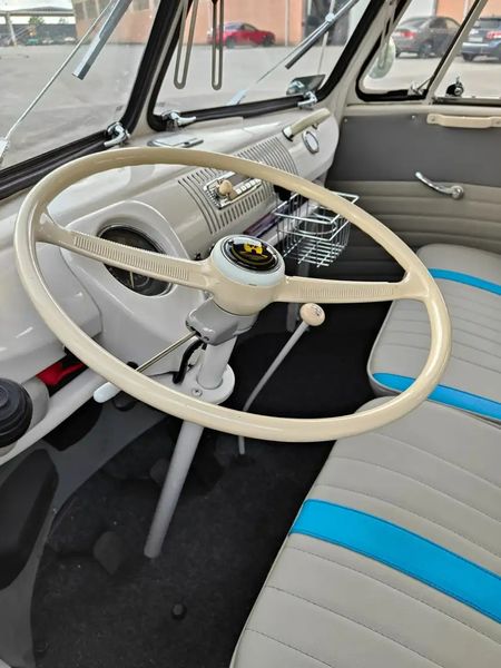 Volkswagen Multivan • 1972 • 21,000 km 6