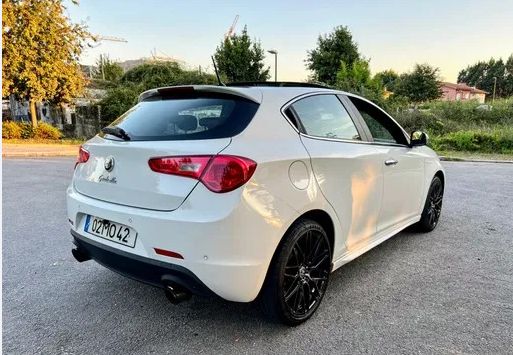 Alfa Romeo Giulietta • 2011 • 94,000 km 3