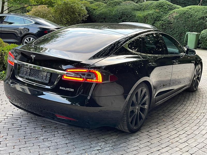 Tesla Model S • 2020 • 57,000 km 4