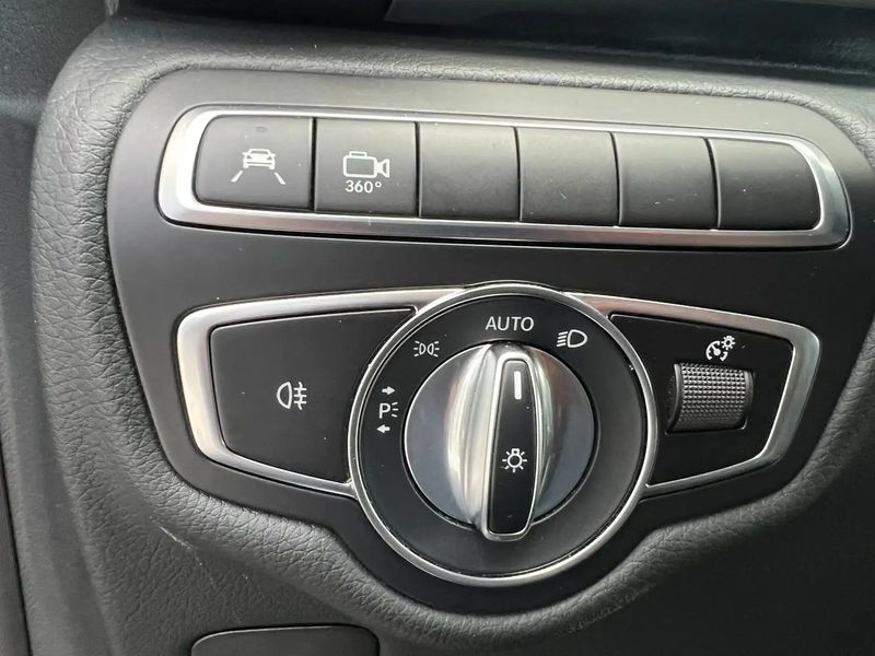 Mercedes-Benz E-Class • 2021 • 44,900 km 3