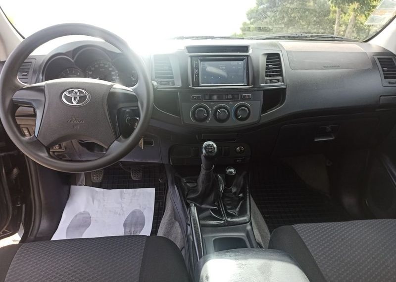 Toyota Hilux • 2015 • 175,000 km 3