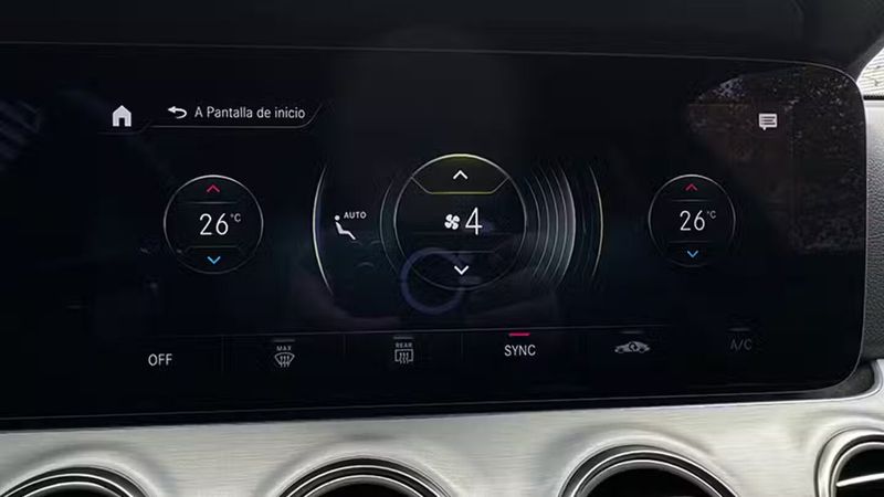 Mercedes-Benz E • 2020 • 115,784 km 18