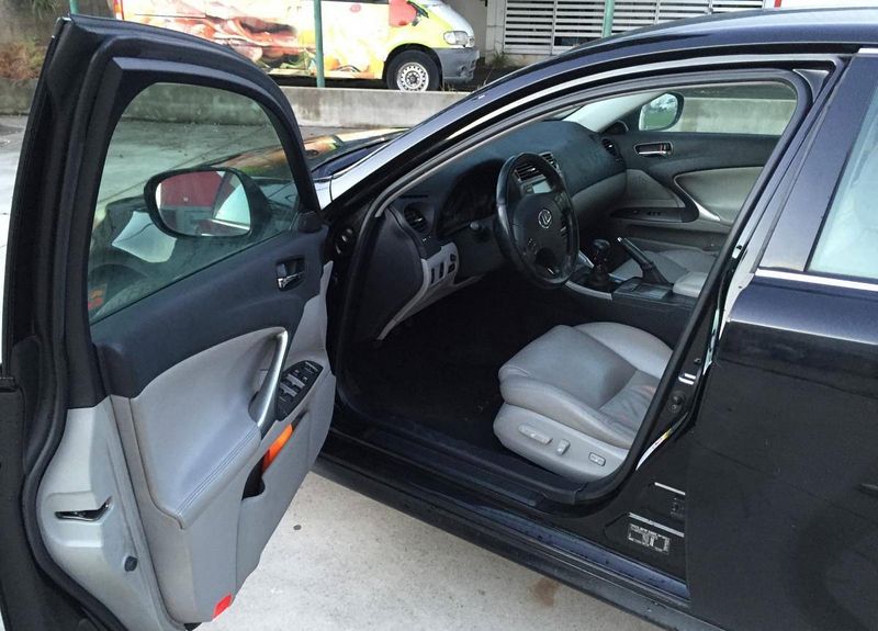 Lexus IS 250 C • 2007 • 180,000 km 3