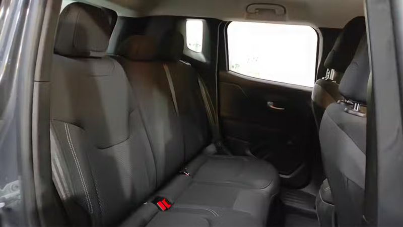 Jeep Renegade • 2024 • 23,000 km 2