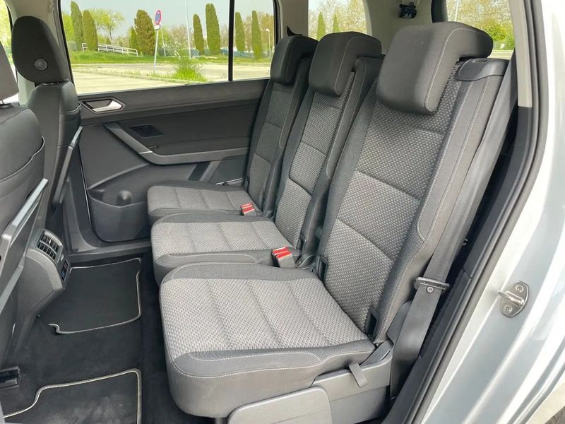 Volkswagen Touran • 2019 • 180,000 km 6