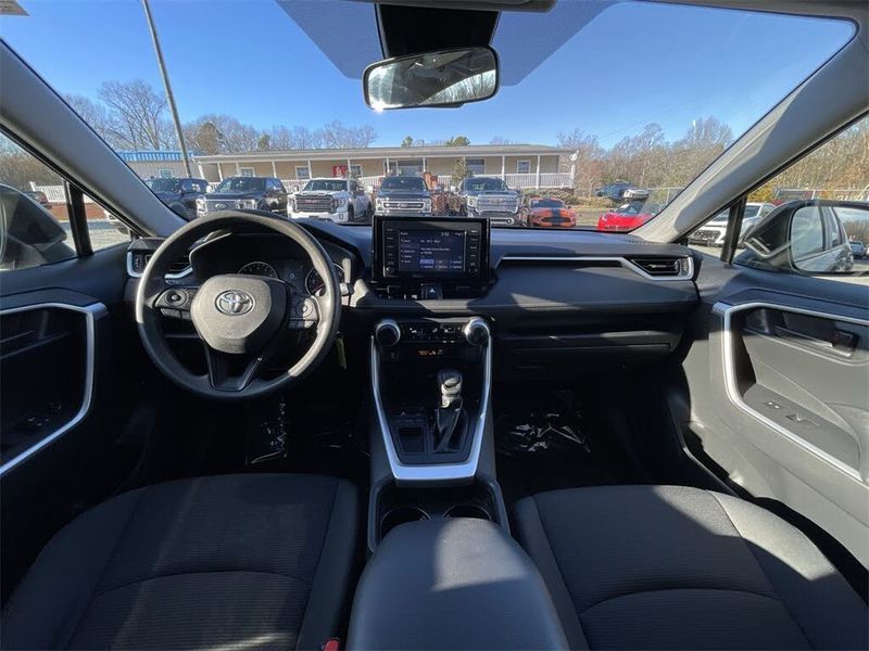 Toyota RAV4 • 2019 • 40,000 km 5