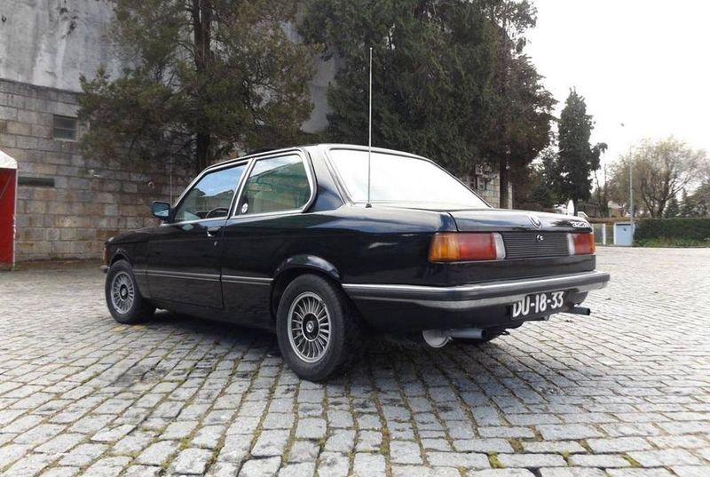 BMW 328i • 1981 • 197,000 km 4